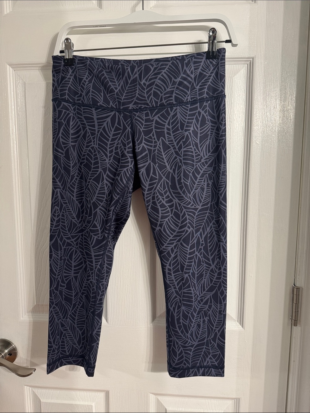 Lululemon Leaf-Print Navy Cropped Leggings